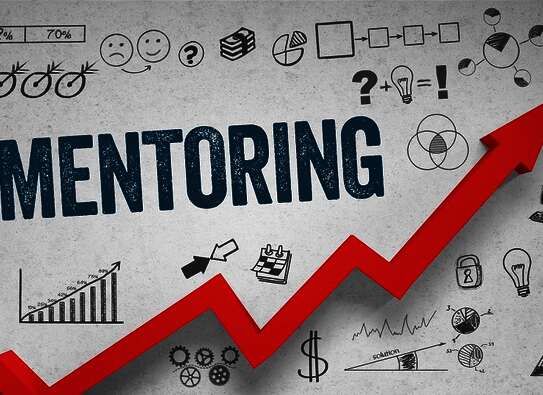 Grafik mit dem Schriftzug "Mentoring", darunter ein roter Pfeil der nach oben zeigt.