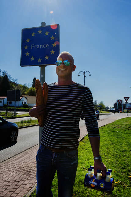 Bild 12 von 12 :   Typisch französischer Einkauf eines Saarländers - Foto: Holger Kiefer