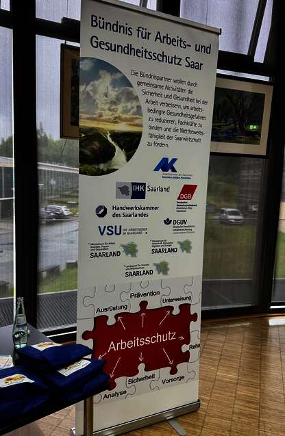 Schmuckfoto, Rollup des BAGS mit Logos der Bündnispartner