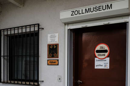 Bild 4 von 12: Eingangstür zum Zollmuseum - Foto: Holger Kiefer