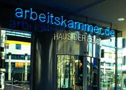 Foto mit Schriftzug Arbeitskammer, Eingang zum Haus der Beratung
