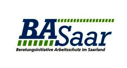 Logo BA Saar, blaue Schrift, darüber und darunter grüne, gestrichelte Balken