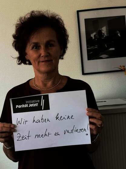 Gertrud Schmidt von der Arbeitskammer mit seinem Aktionsaufruf.